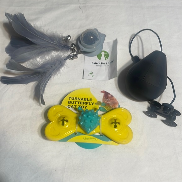 Boots & Barkley Other - Cat toys